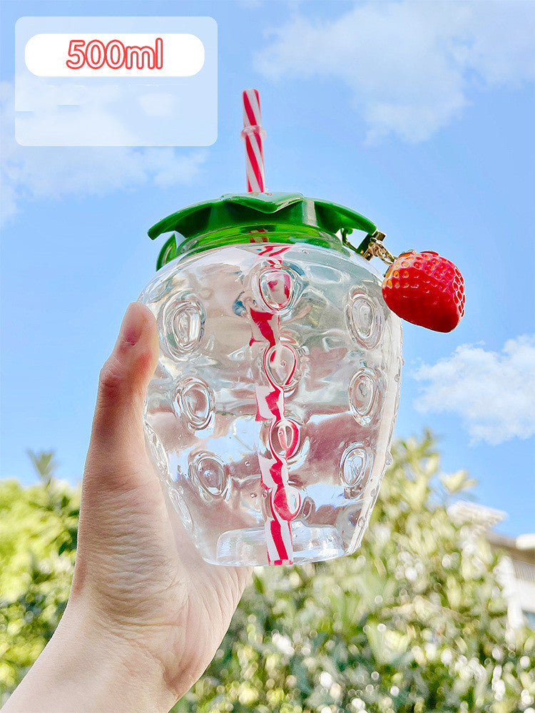One clear strawberry-shaped 500ml bottle with green leaf lid, red-white straw and strawberry charm.