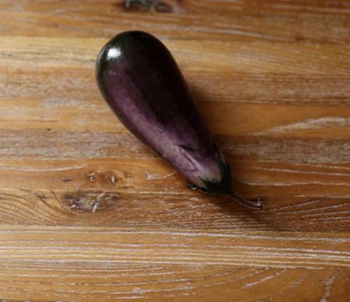 Real supplier photo: realistic fake aubergine, one of the eight fake veg in the kit