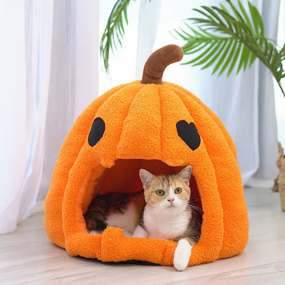 Christmas Cozy Pumpkin Cat House [Most Cats]