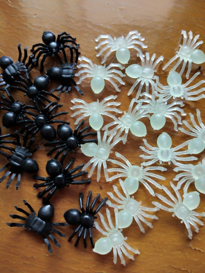 Halloween plastic spider - 0 - Scribble Snacks